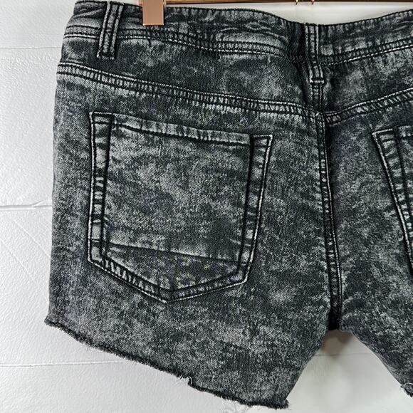 MUDD Black Distressed Acid Wash Cotton Stretchy‎ Low Rise Short Shorts Size 11 - Picture 3 of 9